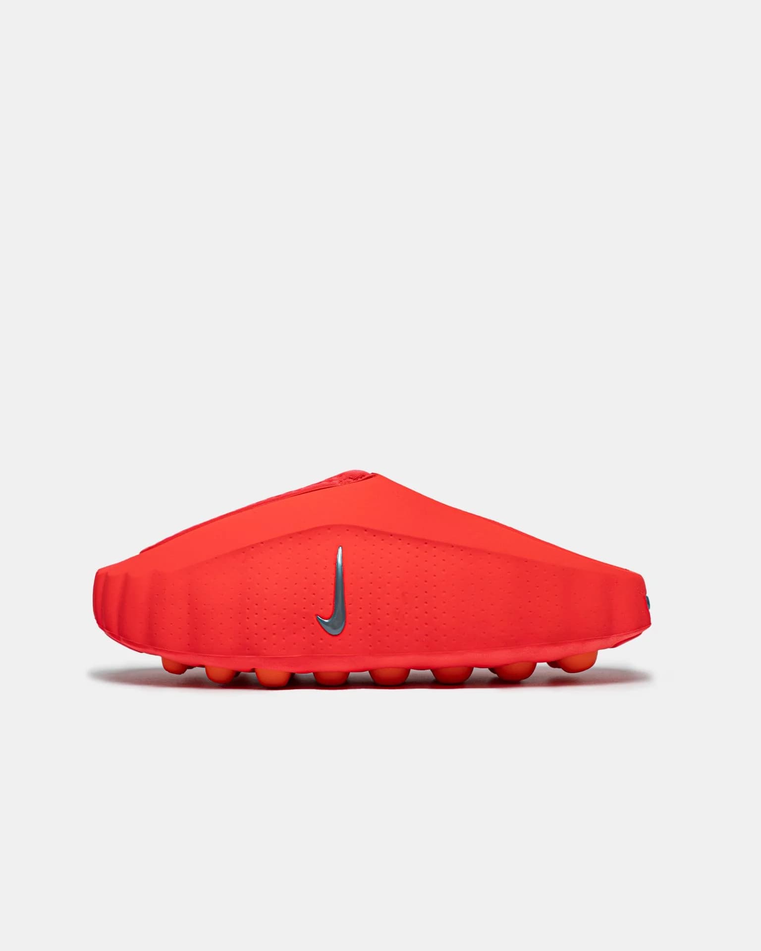 Nike Mind  001 Solar Red